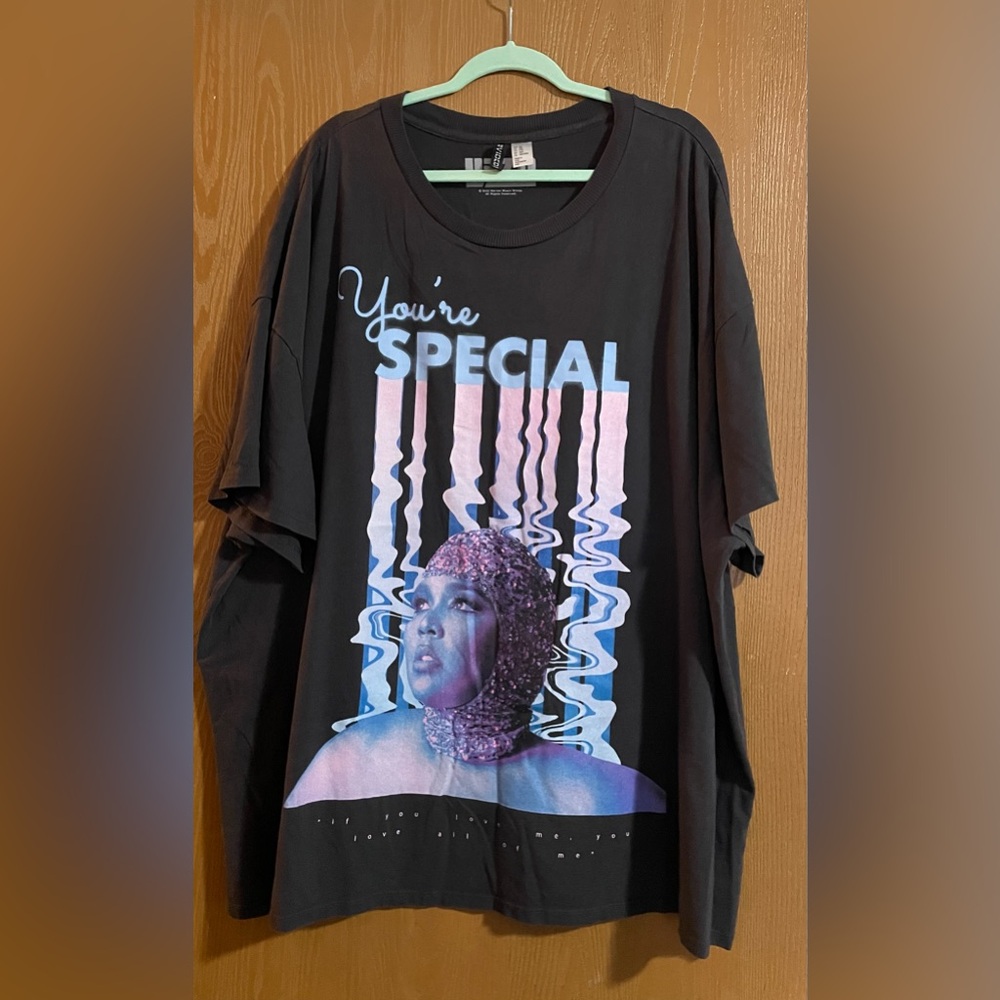 Lizzo tee shirt H&M plus size 4XL